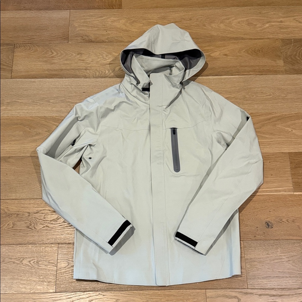 Isaora Gray Rain Shell - M